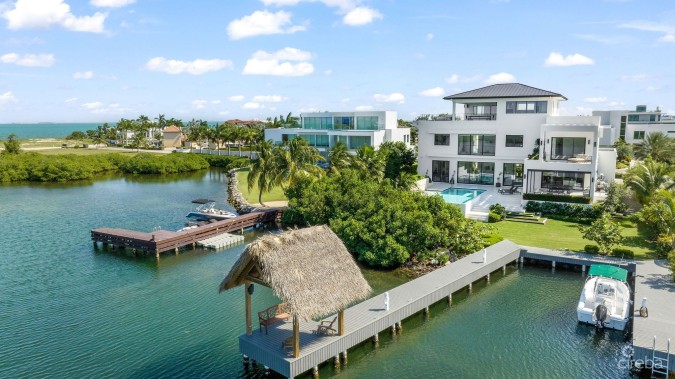 60 LALIQUE PENINSULA QUAY | LUXURY WATERFRONT LIVING IN CRYSTAL HARBOUR