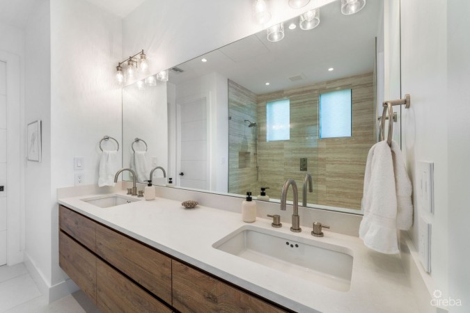 60 LALIQUE PENINSULA QUAY | LUXURY WATERFRONT LIVING IN CRYSTAL HARBOUR