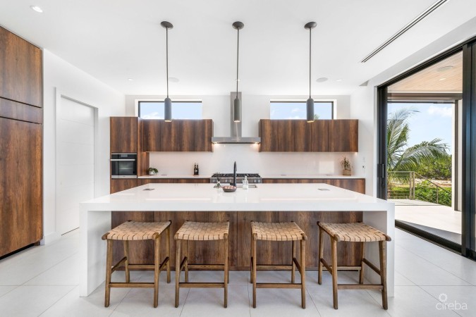 60 LALIQUE PENINSULA QUAY | LUXURY WATERFRONT LIVING IN CRYSTAL HARBOUR