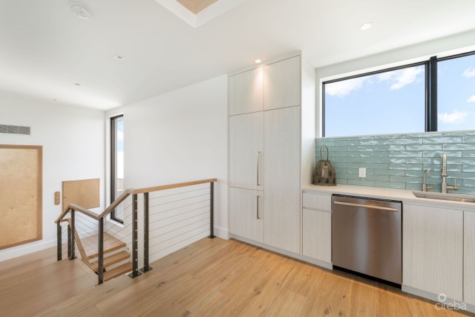 60 LALIQUE PENINSULA QUAY | LUXURY WATERFRONT LIVING IN CRYSTAL HARBOUR