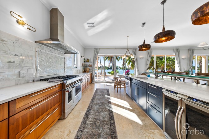 PIECES OF EIGHT, RUM POINT ESTATE