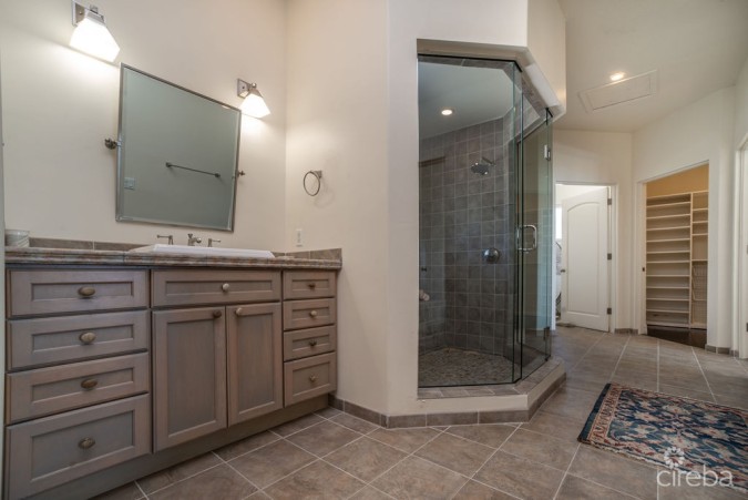 THE SAND BLUFF ESTATE | GUN BAY, EAST END