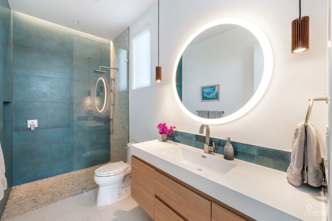 60 LALIQUE PENINSULA QUAY | LUXURY WATERFRONT LIVING IN CRYSTAL HARBOUR