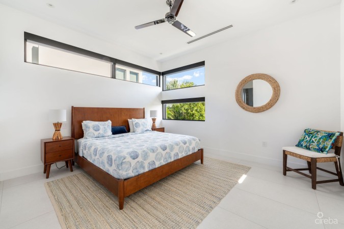 60 LALIQUE PENINSULA QUAY | LUXURY WATERFRONT LIVING IN CRYSTAL HARBOUR