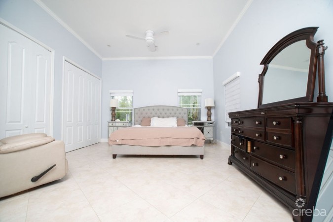 CANAL FRONT - FAMILY HOME SAVANNAH