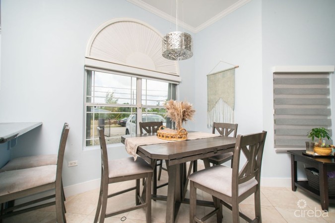 CANAL FRONT - FAMILY HOME SAVANNAH