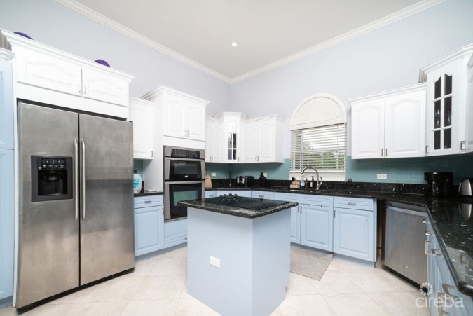 CANAL FRONT - FAMILY HOME SAVANNAH