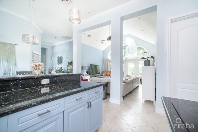 CANAL FRONT - FAMILY HOME SAVANNAH