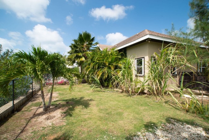 CANAL FRONT - FAMILY HOME SAVANNAH