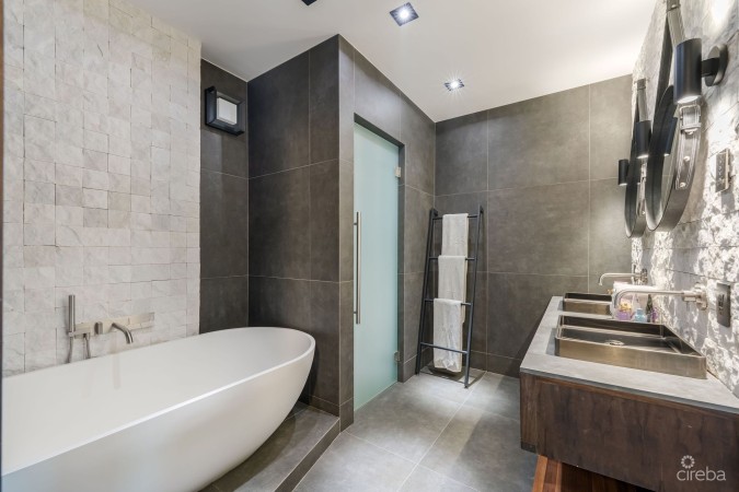 72 LALIQUE PENINSULA QUAY - SERENITY HOUSE IN CRYSTAL HARBOUR