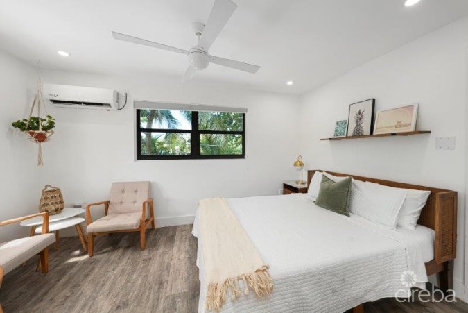 BOHO BEACH STUDIO 20 STEPS TO THE BEACH!