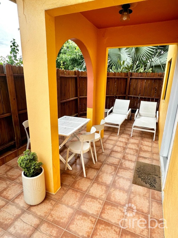 BOHO BEACH STUDIO 20 STEPS TO THE BEACH!