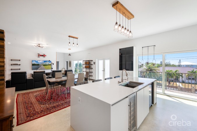 XL 3 BED WEST BAY DUPLEX WITH 2000 SQ FT OF STORAGE