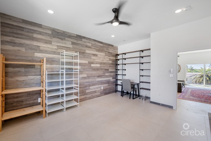 XL 3 BED WEST BAY DUPLEX WITH 2000 SQ FT OF STORAGE