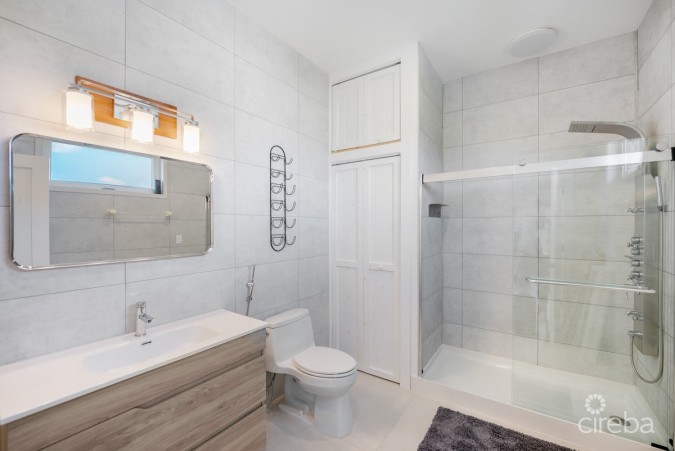 XL 3 BED WEST BAY DUPLEX WITH 2000 SQ FT OF STORAGE