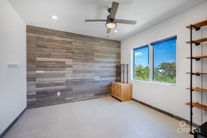 XL 3 BED WEST BAY DUPLEX WITH 2000 SQ FT OF STORAGE