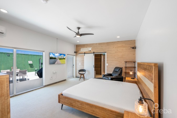 XL 3 BED WEST BAY DUPLEX WITH 2000 SQ FT OF STORAGE