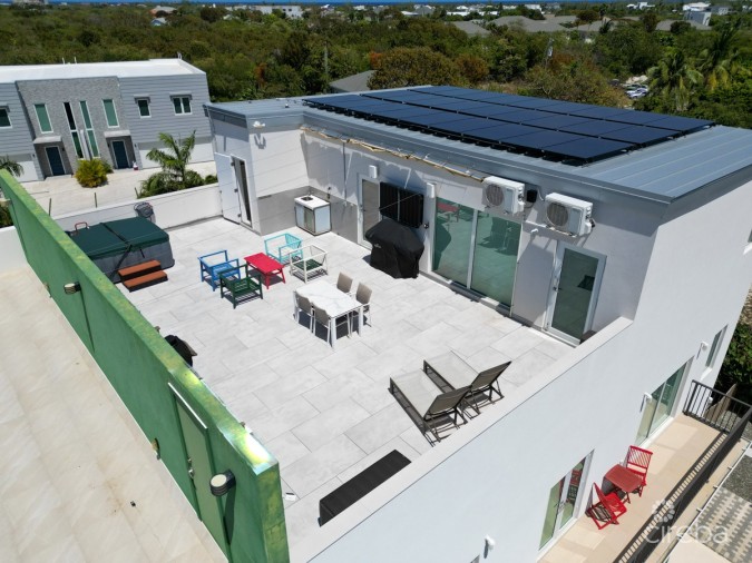 XL 3 BED WEST BAY DUPLEX WITH 2000 SQ FT OF STORAGE