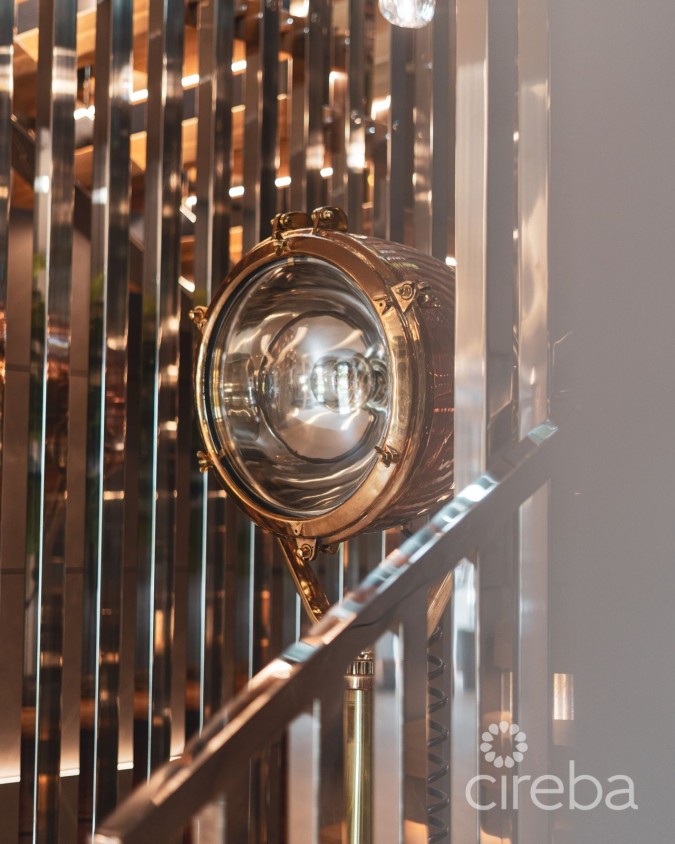 RITZ-CARLTON DECKHOUSE 9