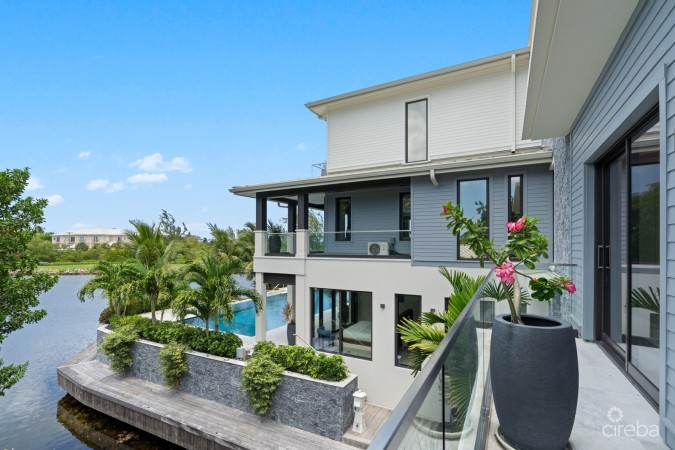 RITZ-CARLTON DECKHOUSE 9