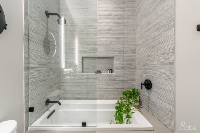 BELLA ROCCA, EAST END LUXURY VILLA