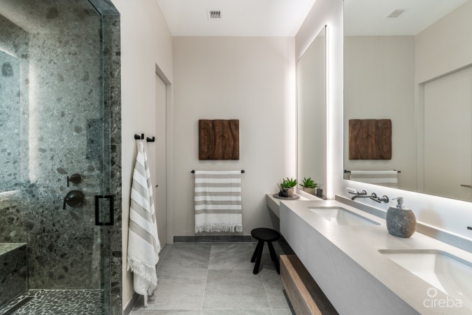 BELLA ROCCA, EAST END LUXURY VILLA