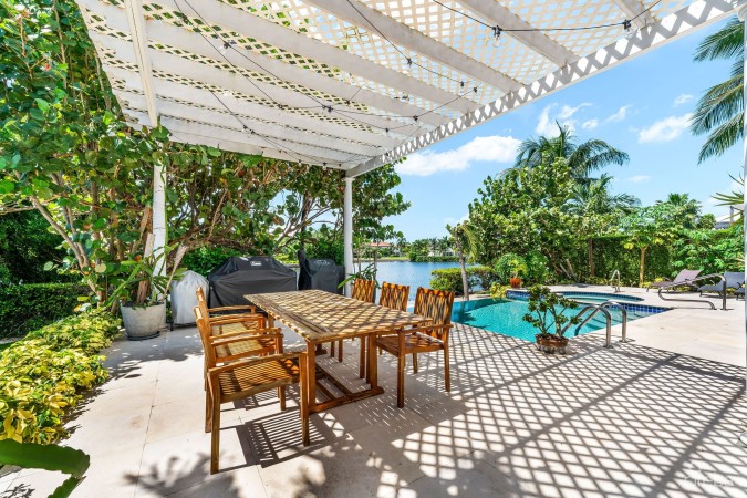 BIMINI DRIVE 303  - GRAND HARBOUR |  5-BED WATERFRONT HOME