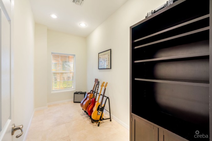 BIMINI DRIVE 303  - GRAND HARBOUR |  5-BED WATERFRONT HOME