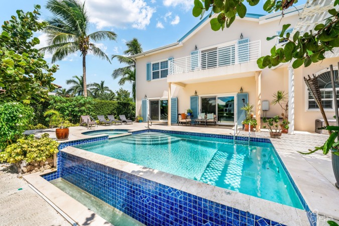BIMINI DRIVE 303  - GRAND HARBOUR |  5-BED WATERFRONT HOME