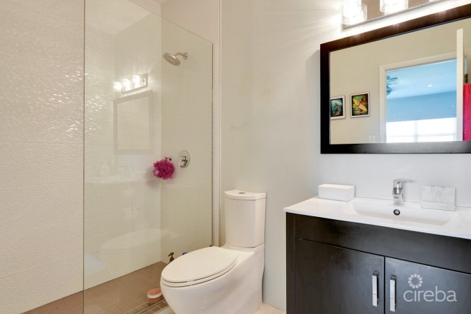 OCEAN CLUB 2 BED 2.5 BATH MODERN TOWN HOUSE