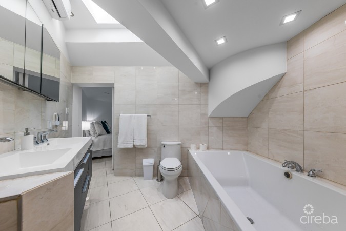 CAYMAN SANDS VILLAGE TOWNHOUSE 14, SEVEN MILE BEACH