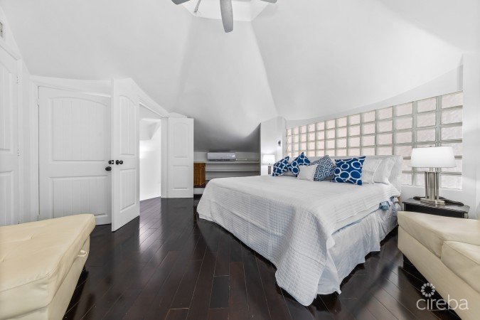 CAYMAN SANDS VILLAGE TOWNHOUSE 14, SEVEN MILE BEACH