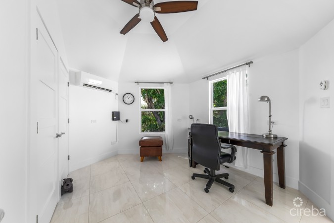 CAYMAN SANDS VILLAGE TOWNHOUSE 14, SEVEN MILE BEACH