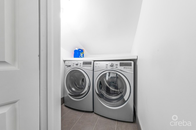 CAYMAN SANDS VILLAGE TOWNHOUSE 14, SEVEN MILE BEACH