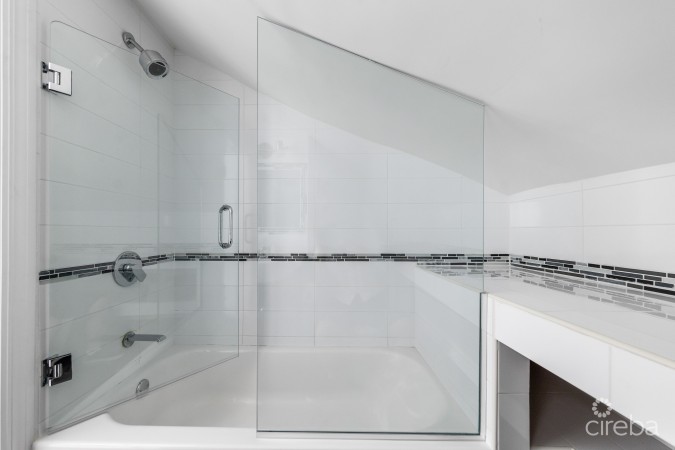 CAYMAN SANDS VILLAGE TOWNHOUSE 14, SEVEN MILE BEACH