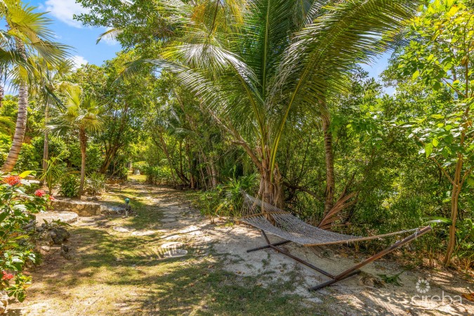 CAYMAN SANDS VILLAGE TOWNHOUSE 14, SEVEN MILE BEACH