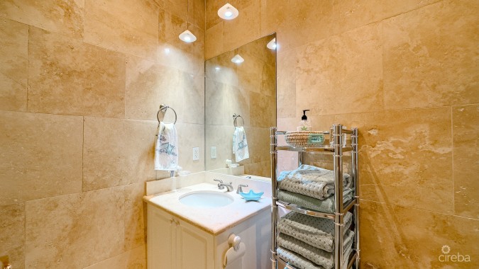 RALEIGH HARBOUR  PENTHOUSE WITH  DOCK