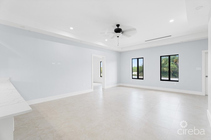 #2 BRAND NEW 3 BED 3.5 BATH DUPLEX -  LOOKOUT GARDENS