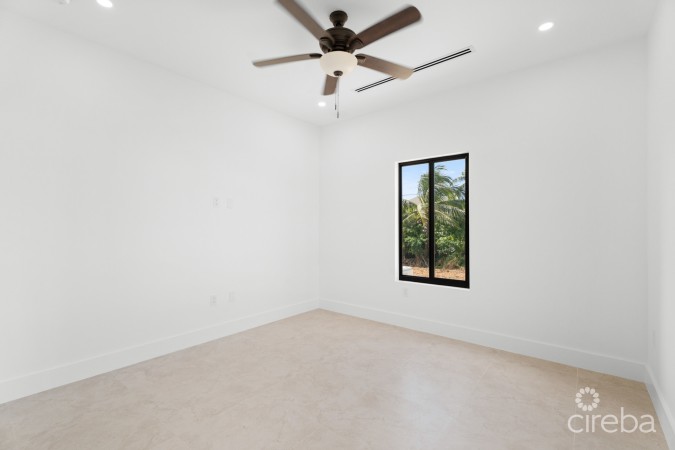 #2 BRAND NEW 3 BED 3.5 BATH DUPLEX -  LOOKOUT GARDENS