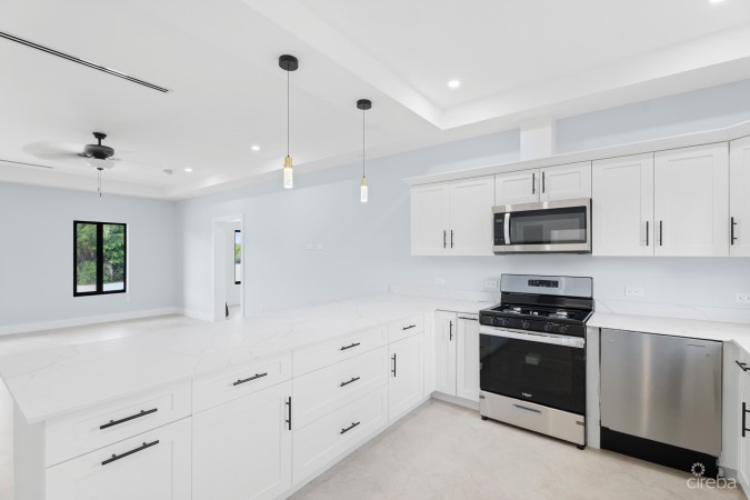 #1 BRAND NEW 3 BED 3.5 BATH DUPLEX -  LOOKOUT GARDENS