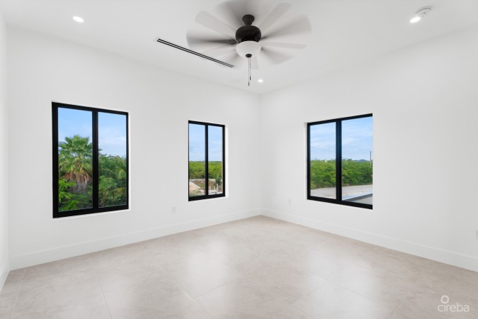 #1 BRAND NEW 3 BED 3.5 BATH DUPLEX -  LOOKOUT GARDENS