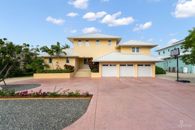 CRYSTAL HARBOUR CANAL FRONT HOME - 12 CRYSTAL DRIVE