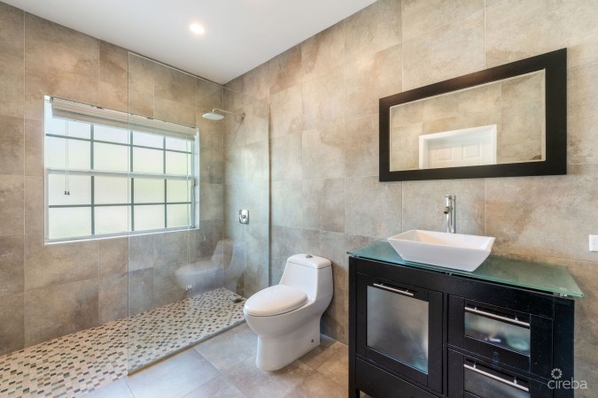 NELSON  QUAY 56, WATERFRONT HOME