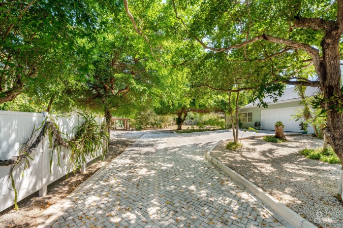 LONGFELLOW CIRCLE 18, BREAKERS FAMILY HOME