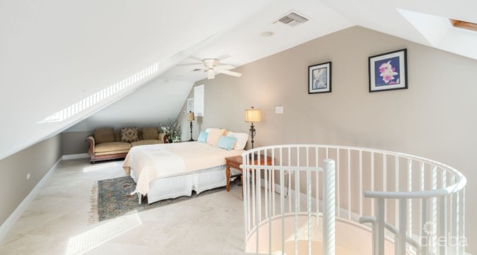 VILLA D'ESTE - PROSPECT POINT WATERFRONT HOME