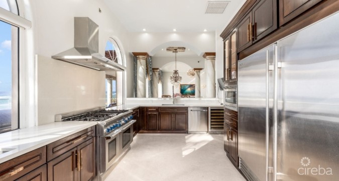 VILLA D'ESTE - PROSPECT POINT WATERFRONT HOME