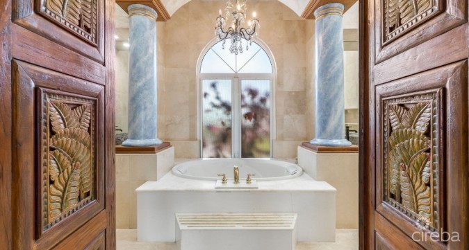 VILLA D'ESTE - PROSPECT POINT WATERFRONT HOME