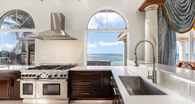 VILLA D'ESTE - PROSPECT POINT WATERFRONT HOME