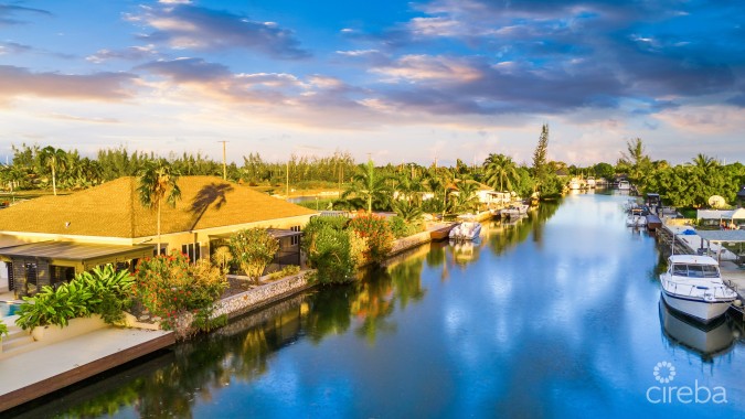 IMMACULATE 3BR FAMILY HOME W/ ADJACENT CANAL LOT