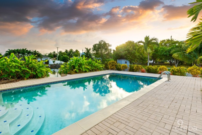 IMMACULATE 3BR FAMILY HOME W/ ADJACENT CANAL LOT